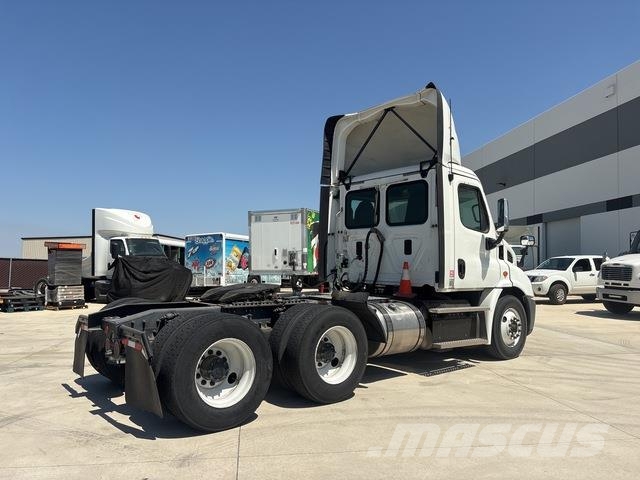 Freightliner CA113DC Sattelzugmaschinen