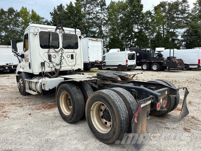 Freightliner Cascadia 113 Sadulveokid