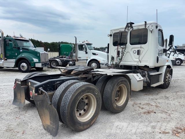 Freightliner Cascadia 113 Sadulveokid