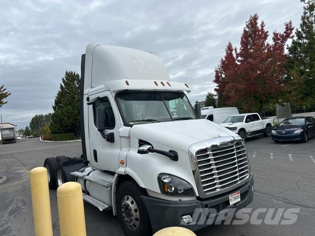 Freightliner Cascadia 113 中古トラクターヘッド | トレーラーヘッド