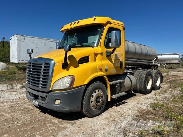 Freightliner Cascadia 113 Trekkers
