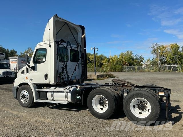 Freightliner Cascadia 113 Vilcēji