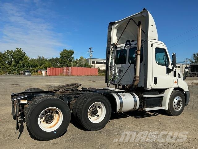 Freightliner Cascadia 113 Vilcēji
