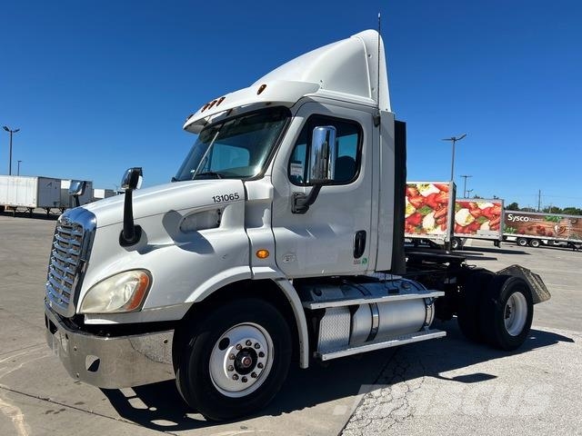 Freightliner Cascadia 113 中古トラクターヘッド | トレーラーヘッド