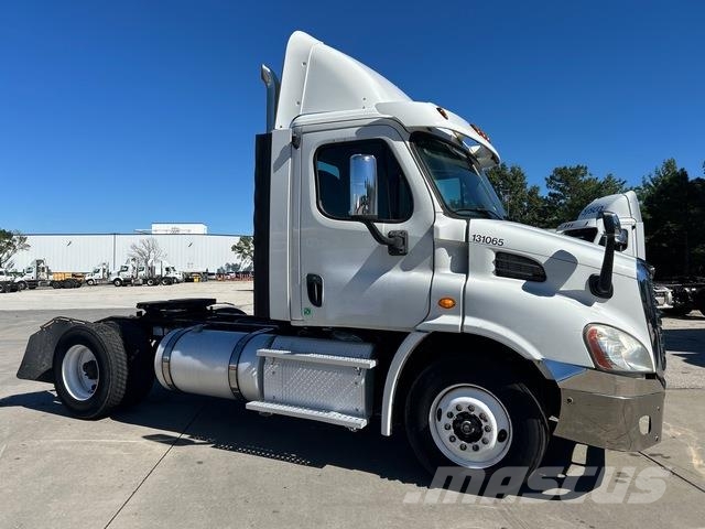 Freightliner Cascadia 113 中古トラクターヘッド | トレーラーヘッド