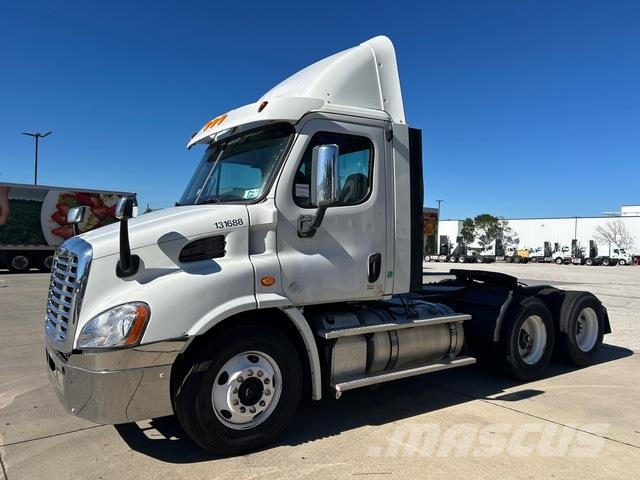Freightliner Cascadia 113 中古トラクターヘッド | トレーラーヘッド
