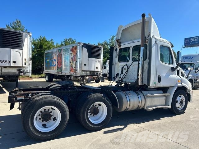 Freightliner Cascadia 113 中古トラクターヘッド | トレーラーヘッド