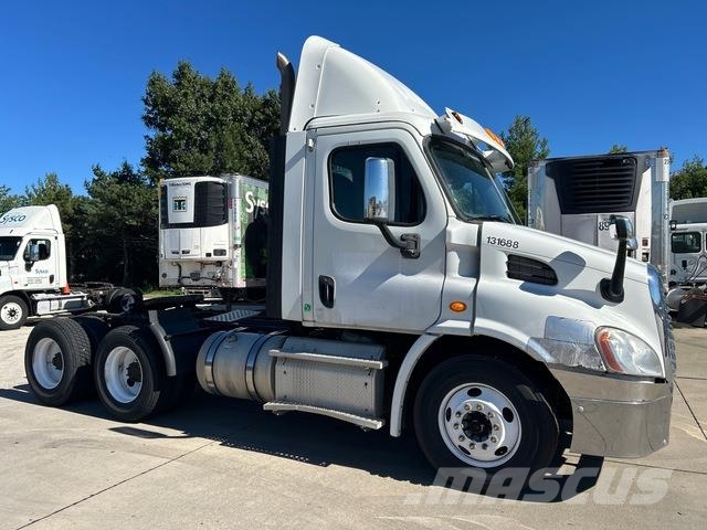 Freightliner Cascadia 113 中古トラクターヘッド | トレーラーヘッド