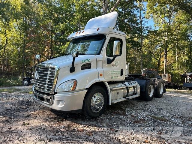 Freightliner Cascadia 113 中古トラクターヘッド | トレーラーヘッド