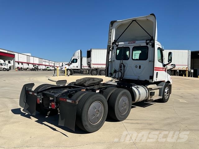 Freightliner Cascadia 116 وحدات الجر