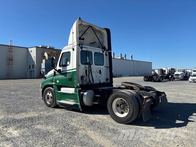 Freightliner Cascadia 125 Tractor Units