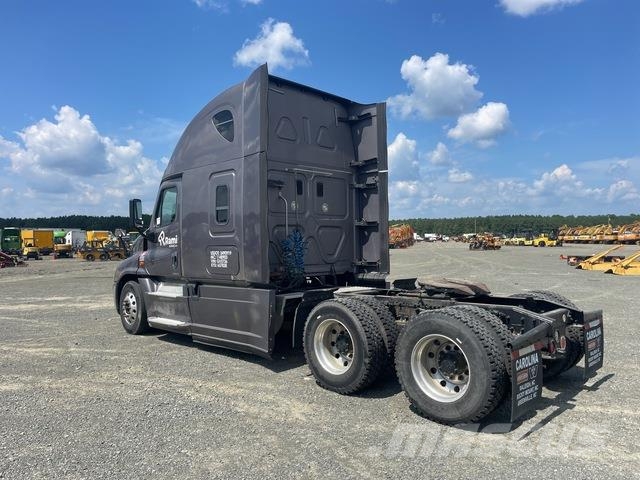 Freightliner Cascadia 125 Тягачі