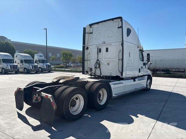 Freightliner Cascadia 125 Vlačilci