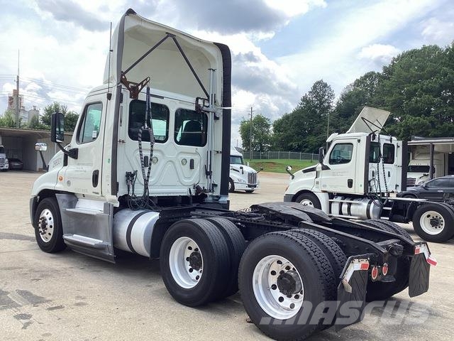 Freightliner Cascadia 125 Tractor Units