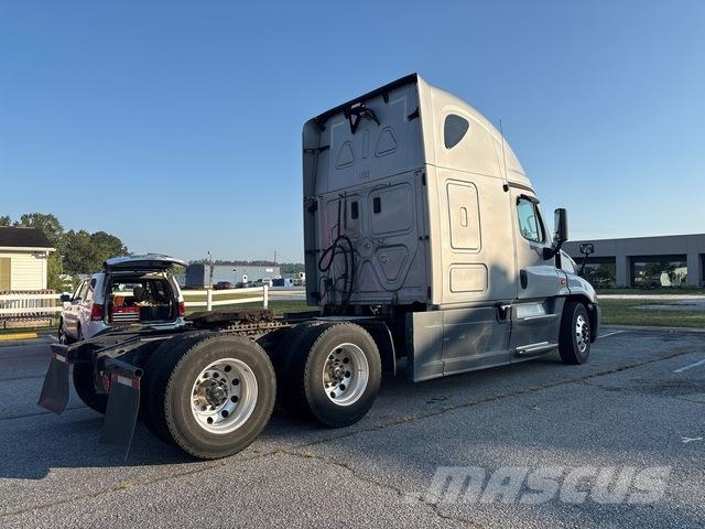 Freightliner Cascadia 125 Vilcēji