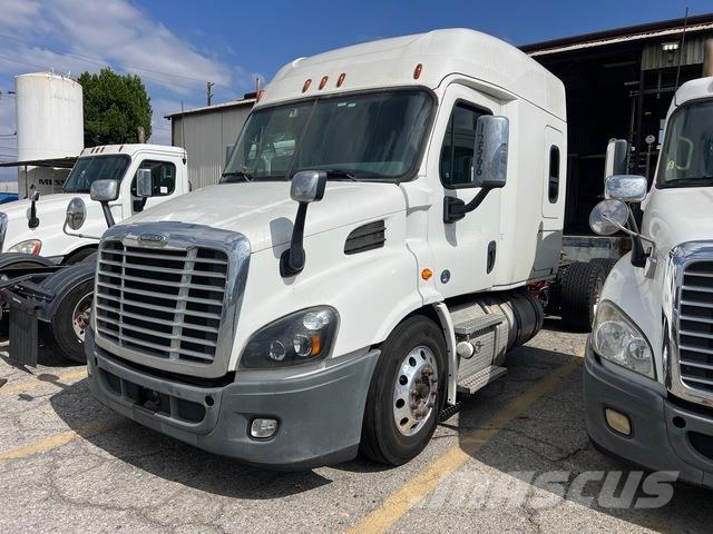 Freightliner Cascadia 125 Prime Movers