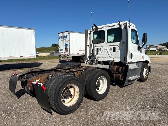 Freightliner Cascadia 125 Tractor Units