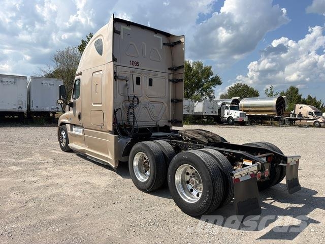 Freightliner Cascadia 125 Vilcēji
