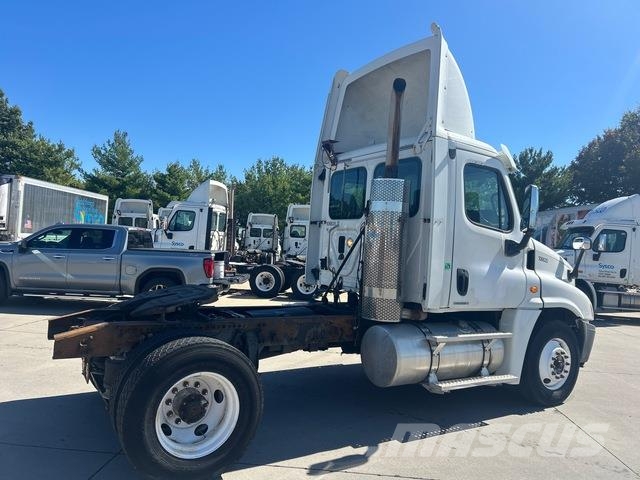 Freightliner Cascadia 125 Vilcēji
