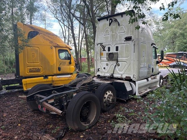 Freightliner Cascadia 125 Vilcēji