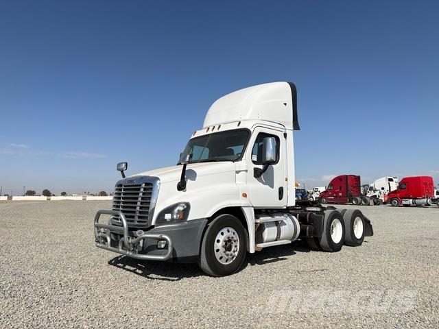 Freightliner Cascadia 125 Autotractoare