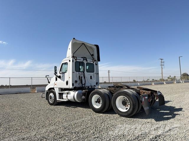 Freightliner Cascadia 125 Autotractoare