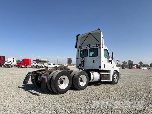 Freightliner Cascadia 125 Autotractoare