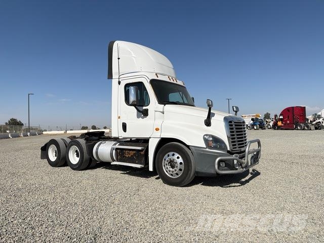 Freightliner Cascadia 125 Autotractoare