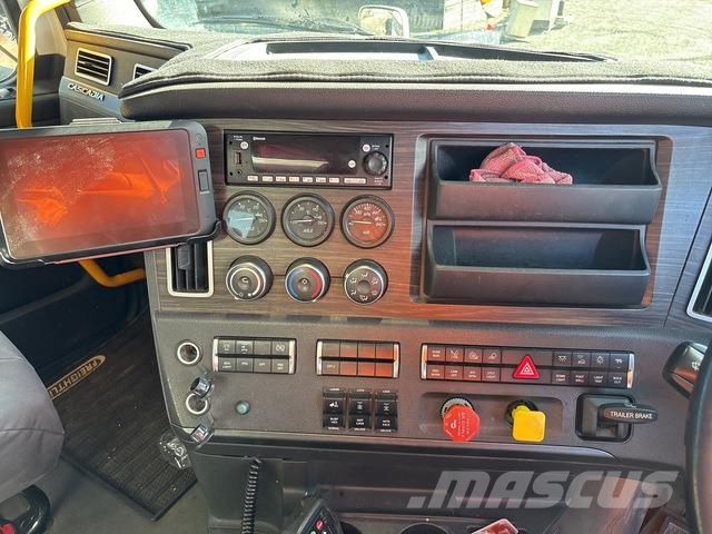 Freightliner Cascadia 126 Sora- ja kippiautot