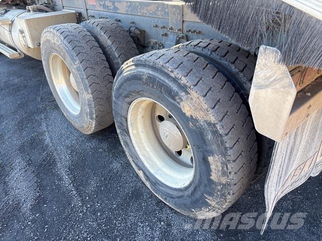 Freightliner Cascadia 126 Sora- ja kippiautot