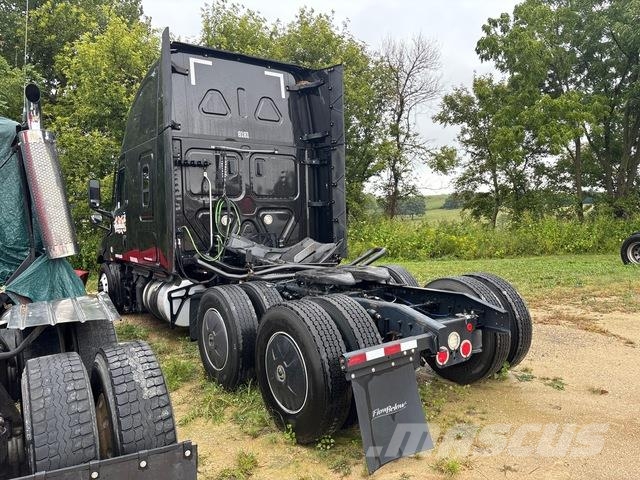 Freightliner Cascadia 126 Тягачі