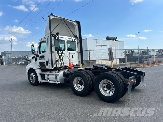 Freightliner Cascadia 126 وحدات الجر