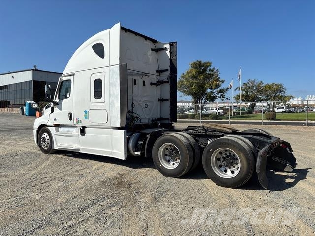 Freightliner Cascadia 126 Тягачі