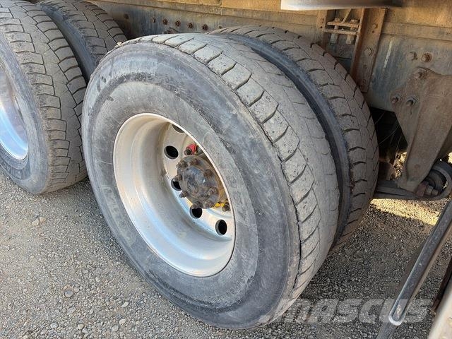 Freightliner Columbia 112 Vesisäiliöautot