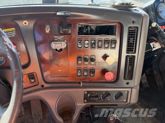 Freightliner Columbia 112 Vesisäiliöautot