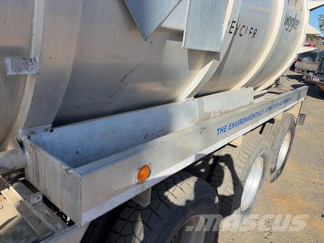 Freightliner Columbia 112 Vesisäiliöautot