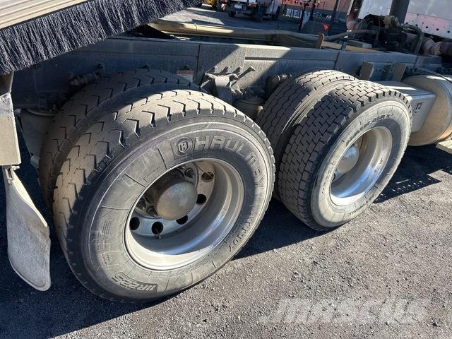 Freightliner Coronado 114 Sora- ja kippiautot