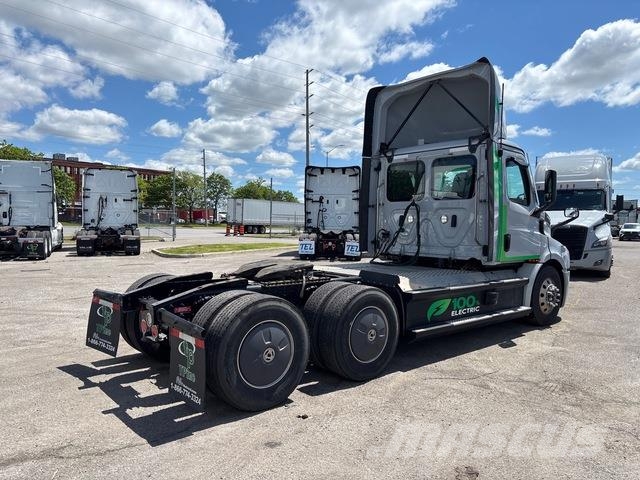 Freightliner EP116 Tractor Units