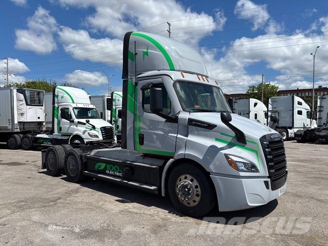 Freightliner EP116 Tractor Units
