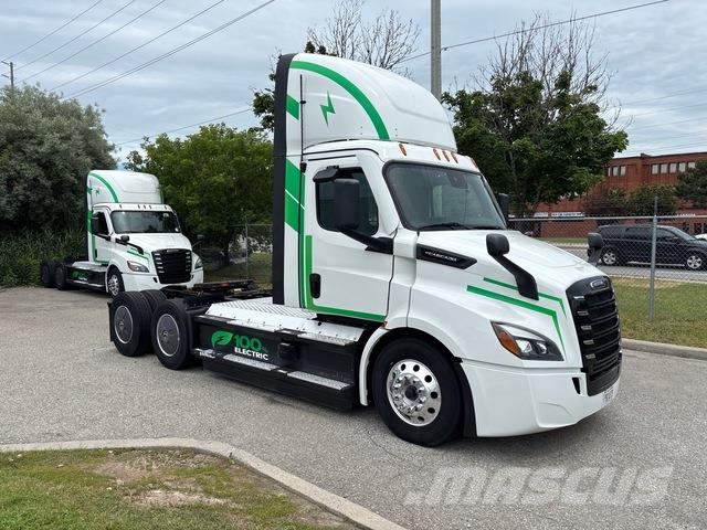 Freightliner EP116 Tractor Units
