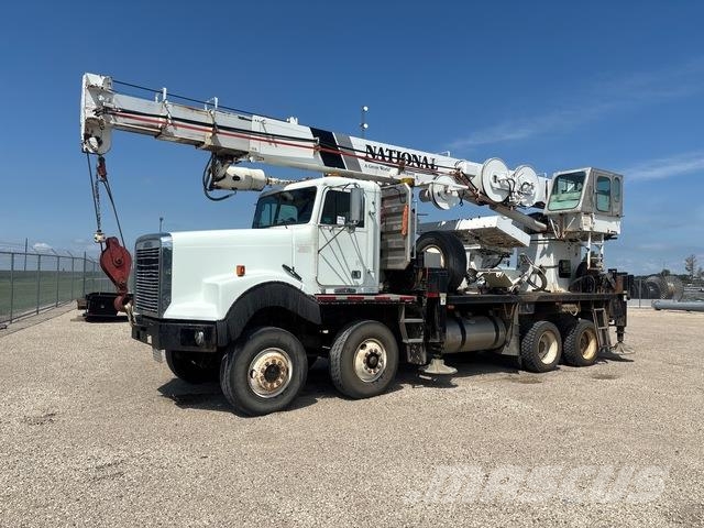 Freightliner FLD120 Fahrzeug mit mobiler Bohranlage
