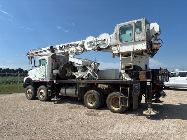 Freightliner FLD120 Fahrzeug mit mobiler Bohranlage