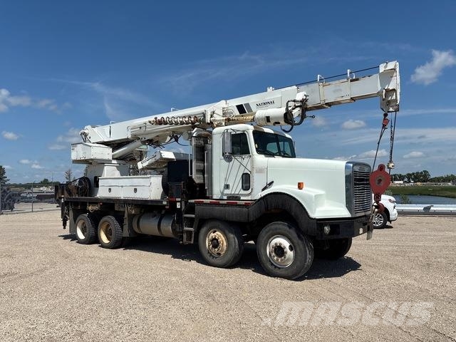 Freightliner FLD120 Fahrzeug mit mobiler Bohranlage
