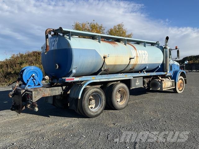 Freightliner FLD120064SD Cisterny na vodu