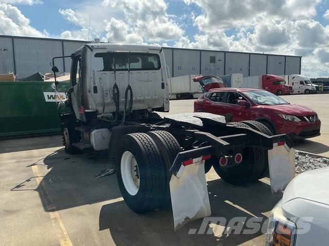 Freightliner M2 Тягачі