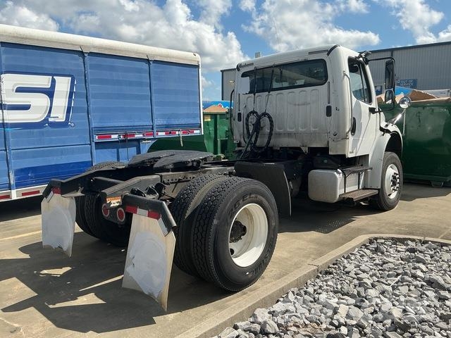 Freightliner M2 Тягачі