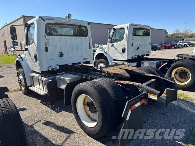 Freightliner M2 Тягачі