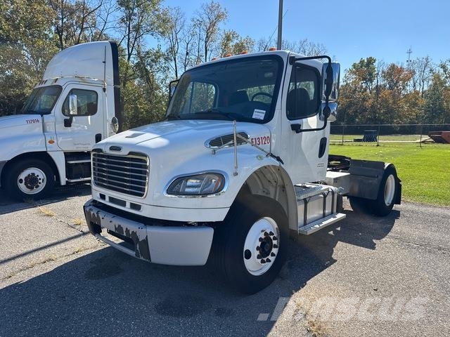 Freightliner M2 Тягачі