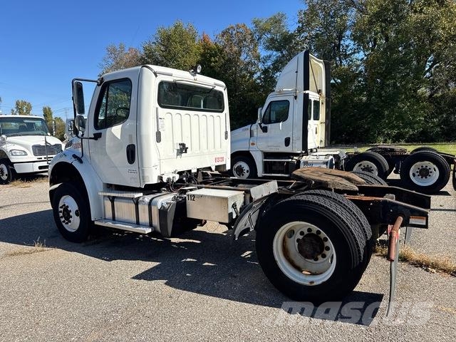 Freightliner M2 Тягачі