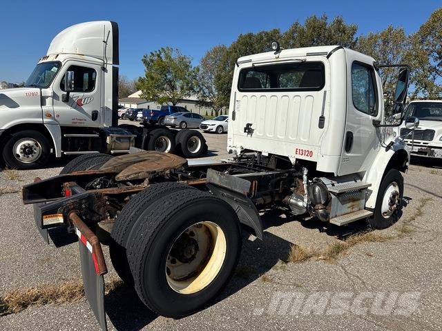Freightliner M2 Тягачі